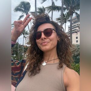 Meet Santana 🌸 Take a look into my closet!